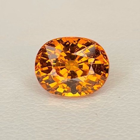 Mandarin Granat, Oval facettiert (2,58 ct.) aus Nigeria Mandarin Granat, Oval facettiert (2,58 ct.) aus Nigeria