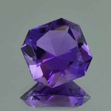 Amethyst Design-Achteck violet 26.77 ct