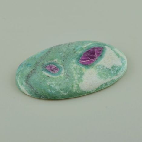 Rubin-Fuchsit, Oval Cabochon (62,53 ct.) aus Indien Rubin-Fuchsit, Oval Cabochon (62,53 ct.) aus Indien