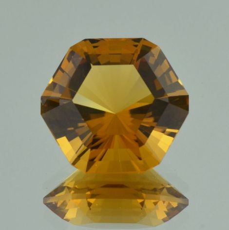 Citrin Designschliff leicht bräunlich orange 22,68 ct