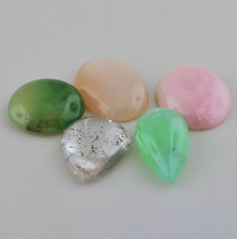 Mixed Lot, Oval, Rund & Tropfen Cabochon (48,75 ct.) aus Südamerika & Asien Mixed Lot, Oval, Rund & Tropfen Cabochon (48,75 ct.) aus Südamerika & Asien
