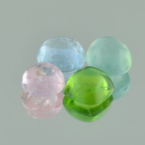 Mixed Lot, Rund, Oval & Antik Cabochon (25,23 ct.) aus Afrika & Asien Mixed Lot, Rund, Oval & Antik Cabochon (25,23 ct.) aus Afrika & Asien
