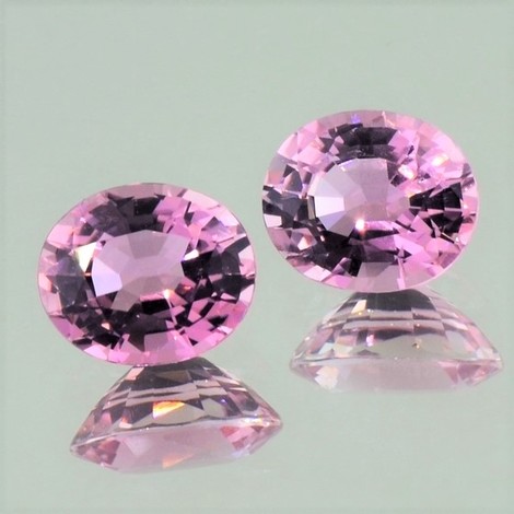 Turmalin Duo, Oval facettiert (4,09 ct.) aus Mosambik Turmalin Duo, Oval facettiert (4,09 ct.) aus Mosambik