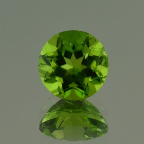 Peridot, Rund facettiert (5,41 ct.) aus Pakistan Peridot, Rund facettiert (5,41 ct.) aus Pakistan