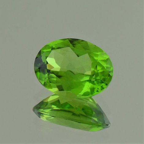 Peridot, Oval facettiert (6,23 ct.) aus Pakistan (Kohistan)