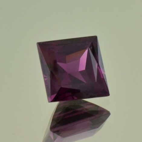 Rhodolite Garnet princess purple red 7.87 ct