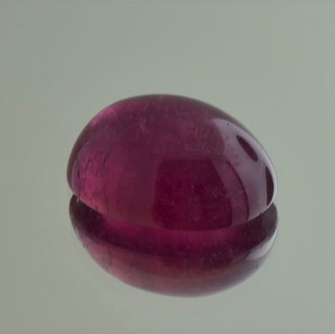 Rubellit Turmalin Cabochon oval purpurrot 32,63 ct.