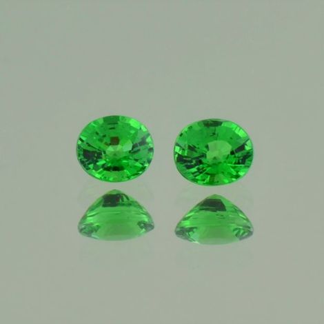 Tsavorit Duo, Oval facettiert (1,31 ct.) aus Kenia (Taita Hills) Tsavorit Duo, Oval facettiert (1,31 ct.) aus Kenia (Taita Hills)
