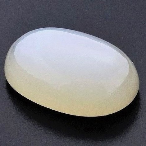 Mondstein Cabochon oval getönt 36,31 ct. Mondstein Cabochon oval getönt 36,31 ct.