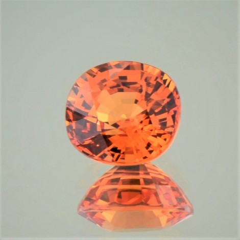 Mandarin Granat, Oval facettiert (5,27 ct.) aus Nigeria Mandarin Granat, Oval facettiert (5,27 ct.) aus Nigeria