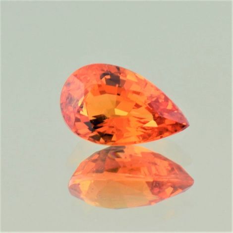 Mandarin Granat, Tropfen facettiert (3,91 ct.) aus Nigeria Mandarin Granat, Tropfen facettiert (3,91 ct.) aus Nigeria