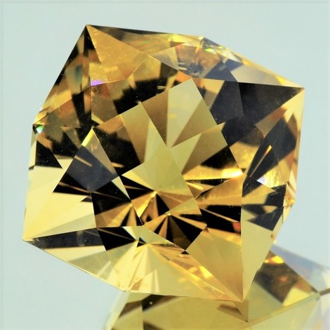 Citrin Designschliff gelb 99,02 ct. Citrin Designschliff gelb 99,02 ct.