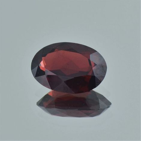 Almandin, Oval facettiert (8,13 ct.) aus Afrika Almandin, Oval facettiert (8,13 ct.) aus Afrika