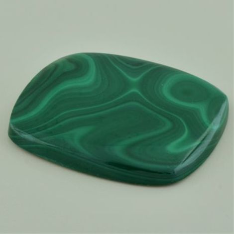 Malachite cushion grün-gebändert 91.81 ct