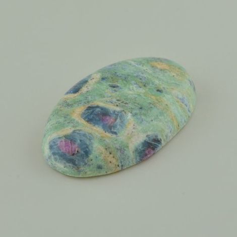 Rubin-Fuchsit, Oval Cabochon (49,69 ct.) aus Indien Rubin-Fuchsit, Oval Cabochon (49,69 ct.) aus Indien