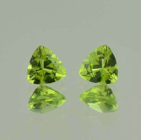 Peridot Duo Trillion grün 1,79 ct