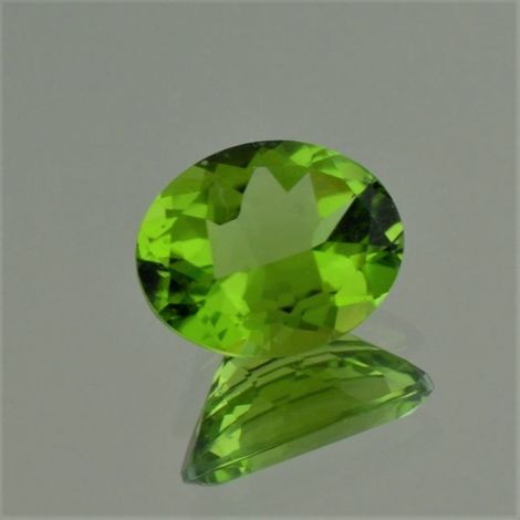 Peridot oval grün 4,55 ct