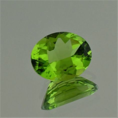 Peridot oval grün 4,55 ct Peridot oval grün 4,55 ct