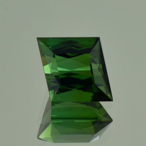 Verdelith, Freiform facettiert (4,46 ct.) aus Brasilien