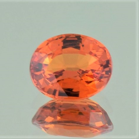 Mandarin Granat, Oval facettiert (5,22 ct.) aus Nigeria (Iseyin) Mandarin Granat, Oval facettiert (5,22 ct.) aus Nigeria (Iseyin)