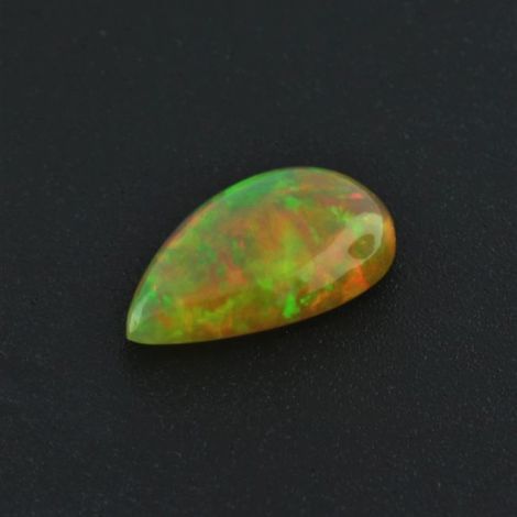 Edelopal, Tropfen Cabochon (3,64 ct.) aus Äthiopien (Welo)