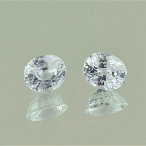 Zircon Pair oval colorless 4.57 ct