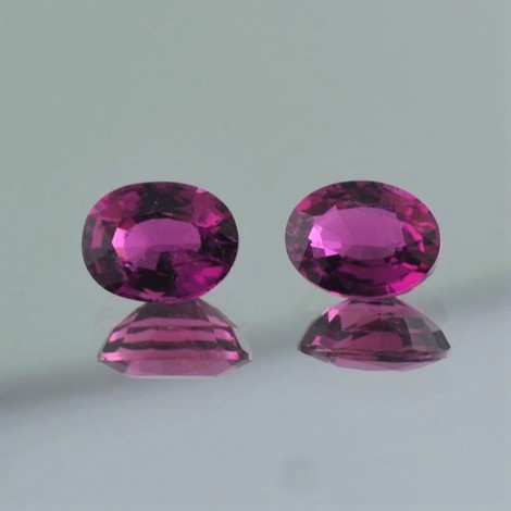 Rubellit Duo, Oval facettiert (4,68 ct.) aus Mosambik