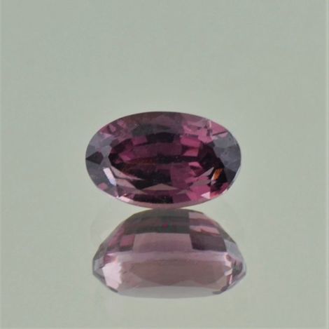 Spinell, Oval facettiert (2,66 ct.) aus Sri Lanka Spinell, Oval facettiert (2,66 ct.) aus Sri Lanka