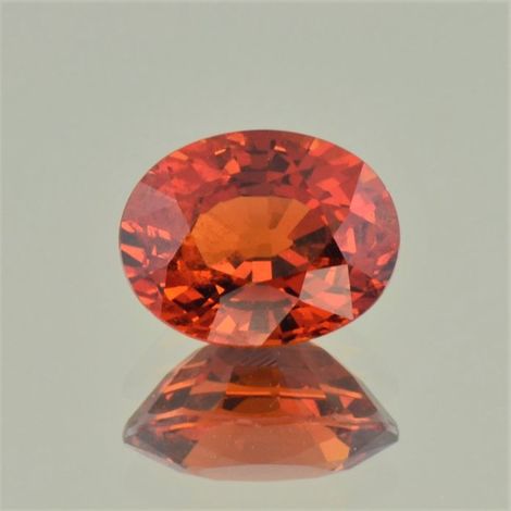 Mandarin Granat oval rötlich-orange 6,62 ct. Mandarin Granat oval rötlich-orange 6,62 ct.