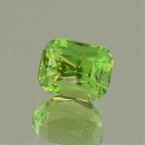 Peridot Antik-Princess green 4.03 ct