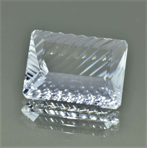 Quartz Octagon-Design colorless 31.12 ct