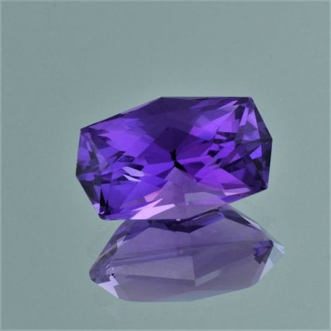 Amethyst, Design-Achteck facettiert (17,18 ct.) aus Madagaskar