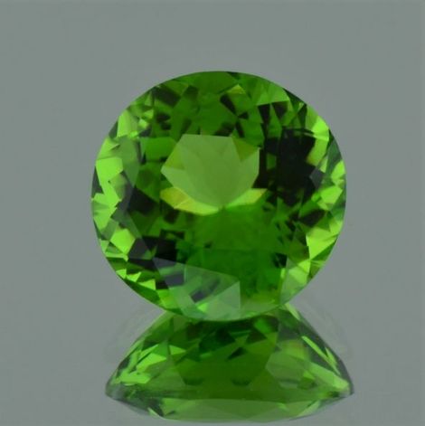 Peridot, Rund facettiert (12,47 ct.) aus Pakistan (Kohistan)