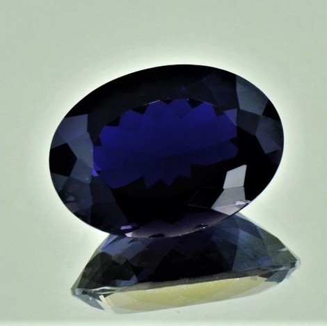 Iolith, Oval facettiert (10,64 ct.) aus Madagaskar (Bekily)