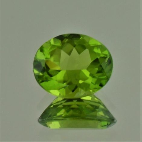 Peridot oval grün unbehandelt 5,13 ct