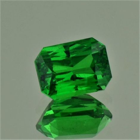 Tsavorit, Achteck-Princess facettiert (3,30 ct.) aus Kenia (Taita Hills)