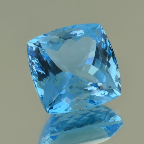 Blautopas antik intensives Hellblau behandelt 93,20 ct Blautopas antik intensives Hellblau behandelt 93,20 ct