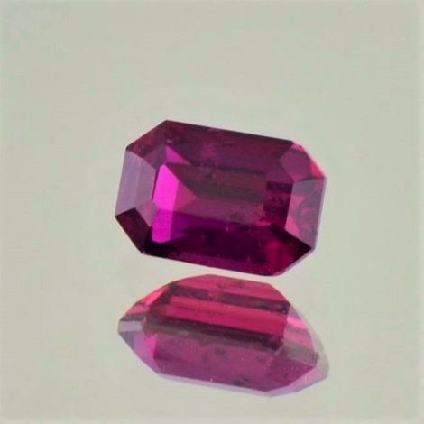 Rubin, Achteck facettiert (1,54 ct.) aus Mosambik (Montepuez) Rubin, Achteck facettiert (1,54 ct.) aus Mosambik (Montepuez)