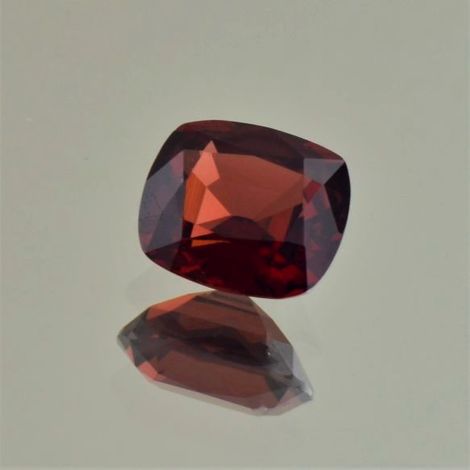 Granat - Pyrop, Antikoval facettiert (4,31 ct.) aus Nigeria