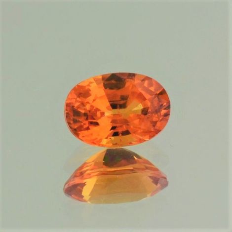 Mandarin Granat, Oval facettiert (2,53 ct.) aus Nigeria Mandarin Granat, Oval facettiert (2,53 ct.) aus Nigeria