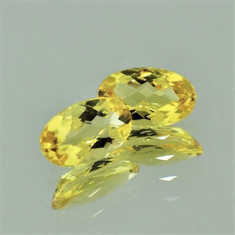 Golden Beryl Pair oval yellow ca. 3ct