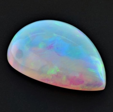 Edelopal, Tropfen Cabochon (107,77 ct.) aus Äthiopien (Welo)