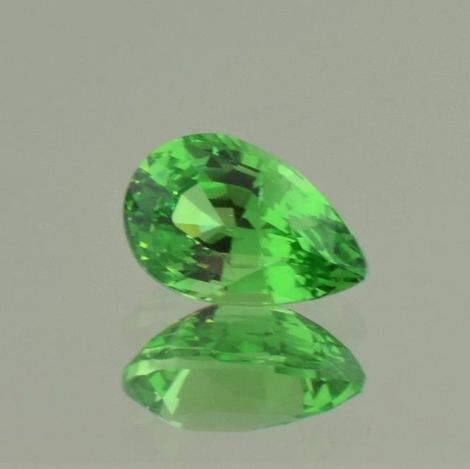 Tsavorite Garnet pear green 2.62 ct