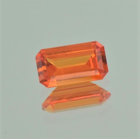 Mandarin Granat, Achteck facettiert (3,02 ct.) aus Tansania (Loliondo) Mandarin Granat, Achteck facettiert (3,02 ct.) aus Tansania (Loliondo)