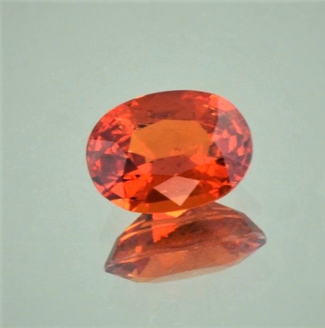 Mandarin-Granat oval rötlich-orange 4,23 ct