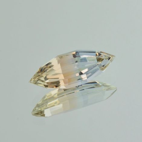 Topas, Navette facettiert (7,70 ct.) aus Ukraine (Volodarsk)