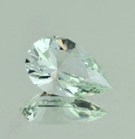 Beryl pear very light green untreated 8.79 ct