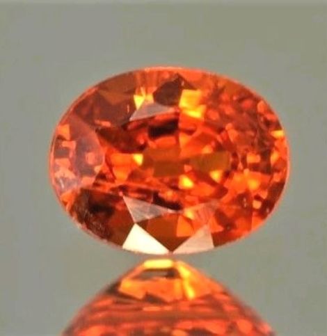 Mandarin-Granat oval reddish orange 21.76 ct.