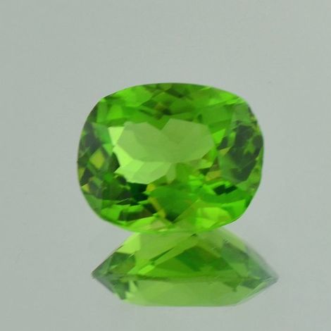 Peridot, Antikoval facettiert (7,18 ct.) aus Pakistan