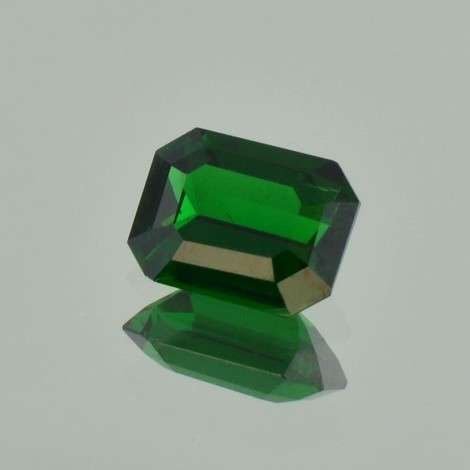 Tsavorit, Achteck facettiert (2,07 ct.) aus Tansania (Merelani Hills)